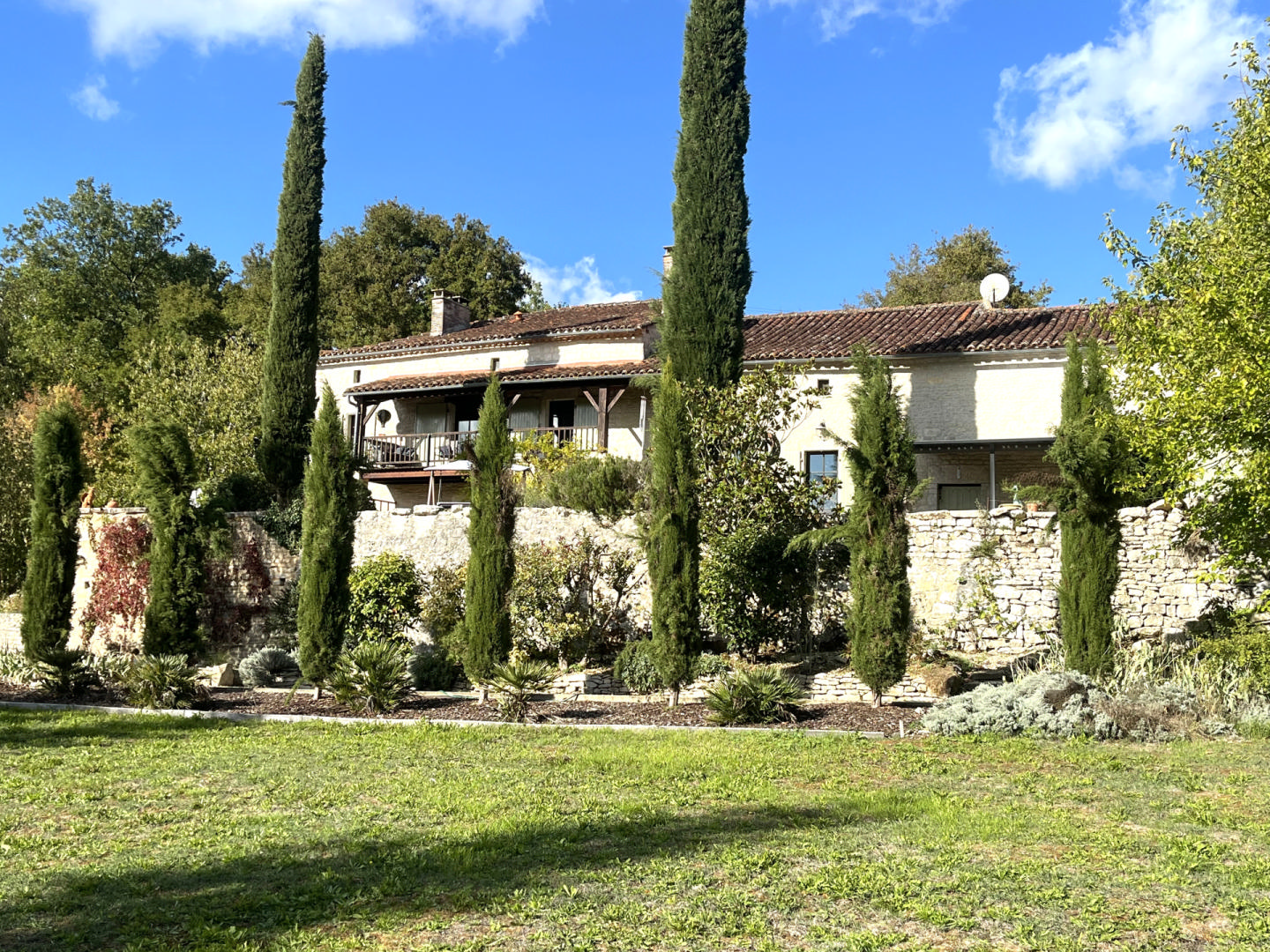 House in Saint-Ciers-sur-Bonnieure - view 1
