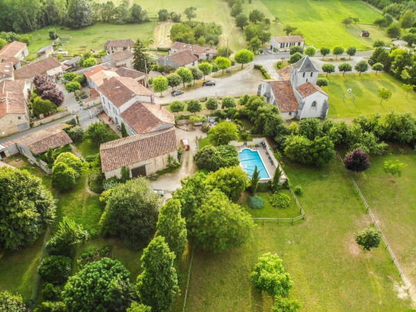 Beautiful Old Stone 4 Bed Main House and 4 Bed Gîte, Pool, Barns, Stables, Set in 1.4 HA