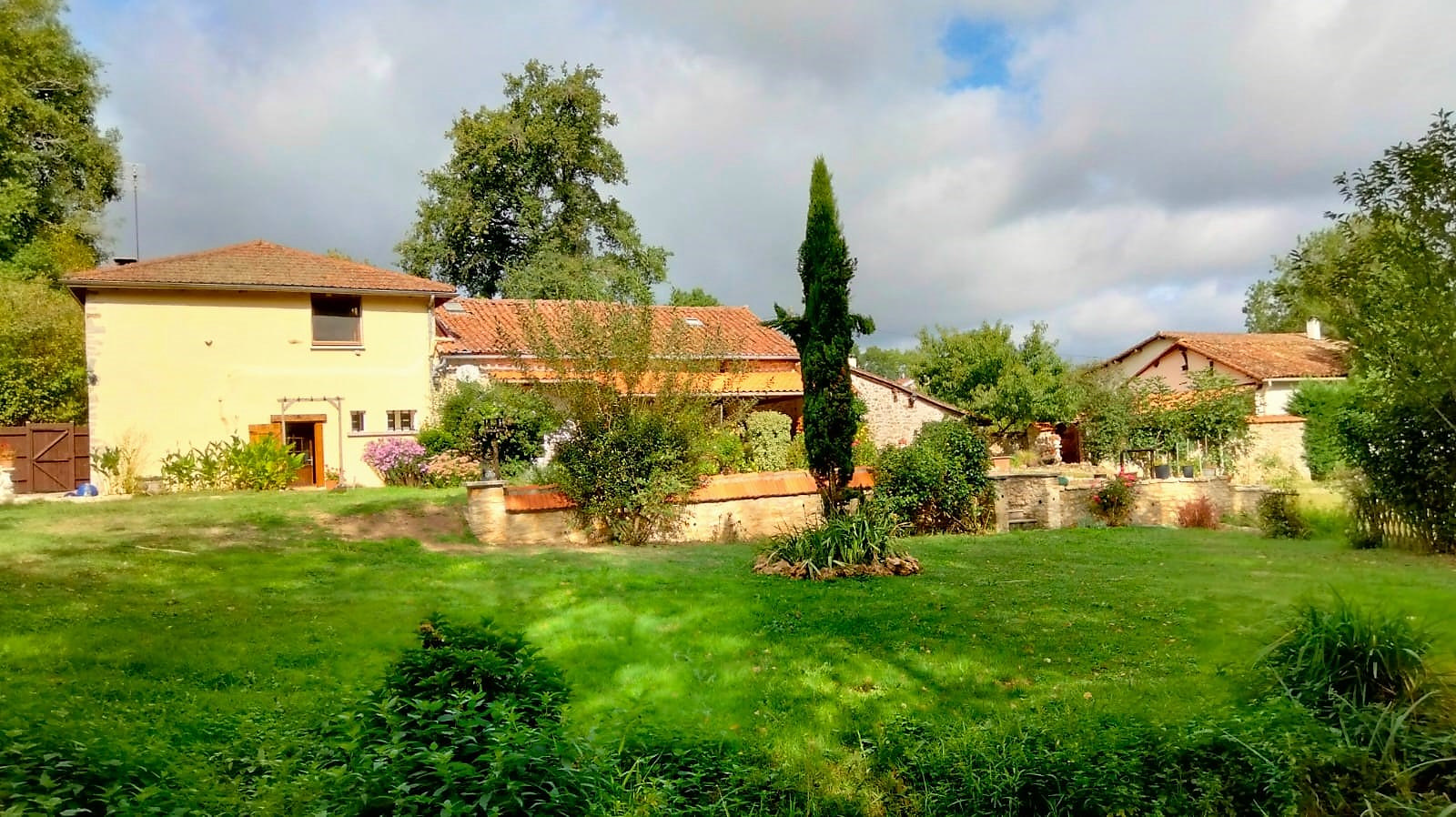 House in Terres-de-Haute-Charente - Image 3