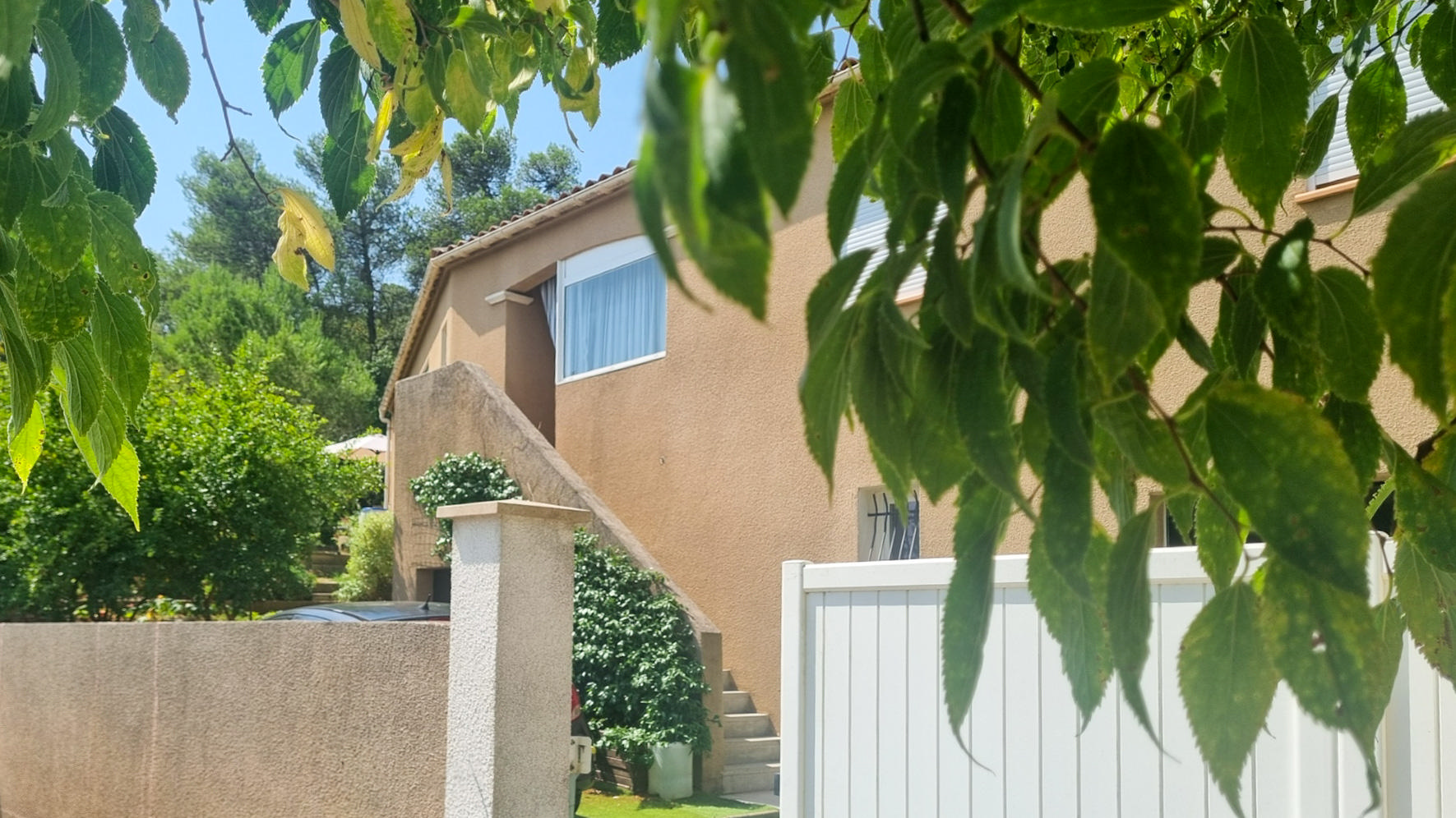 4 bedroom villa in sought after area of Carcassonne, Montlegun. Views and easy access to all ameneties