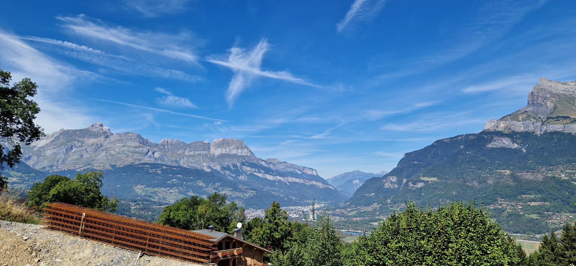 For Sale : 4 bedrooms Ski Chalet near COMBLOUX, Haute-Savoie