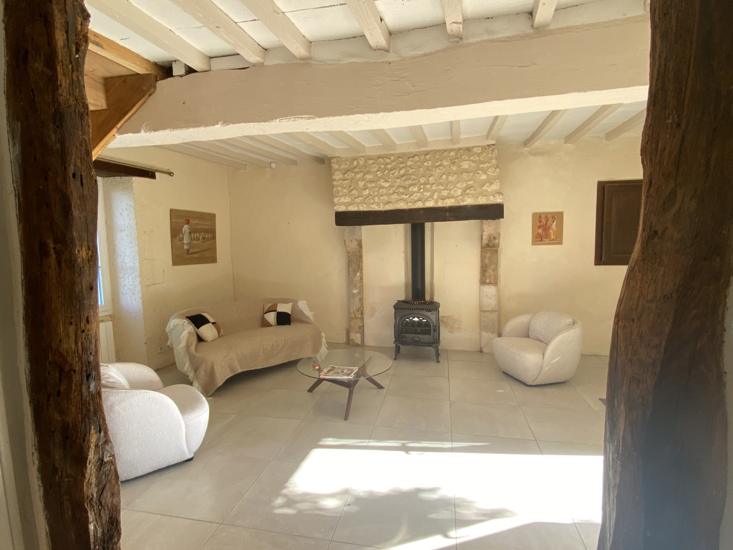 Village house. Three bedrooms, two living rooms, garden. Exceptional view.