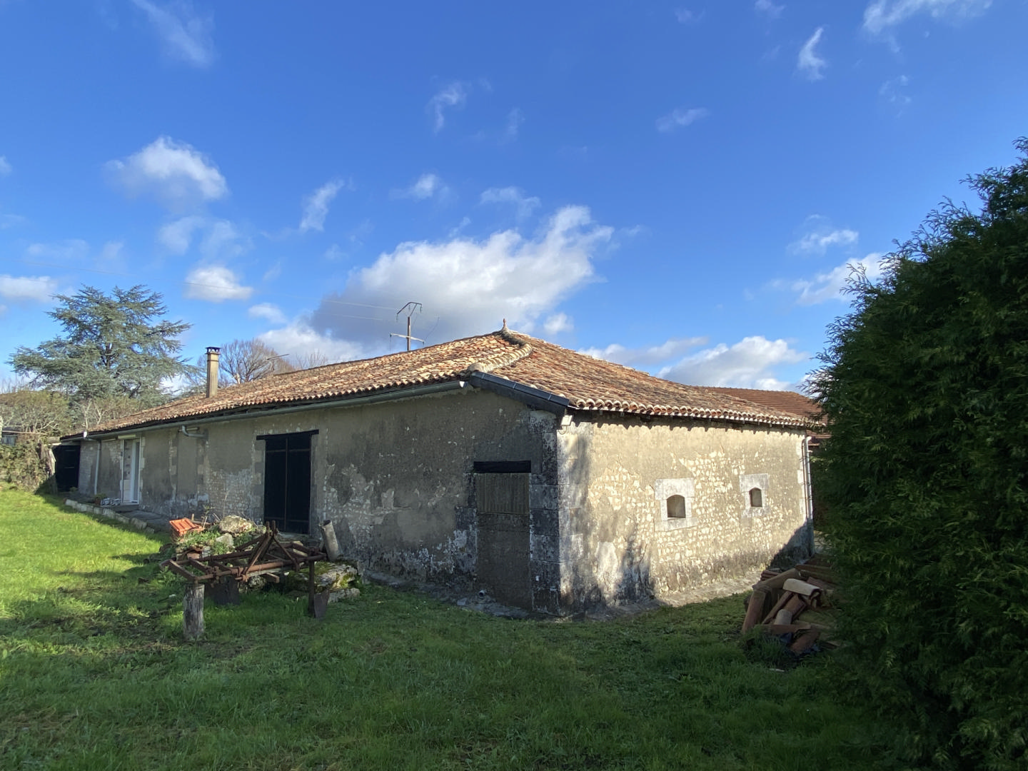 Charming Country House for Sale just 35 minutes from Bordeaux