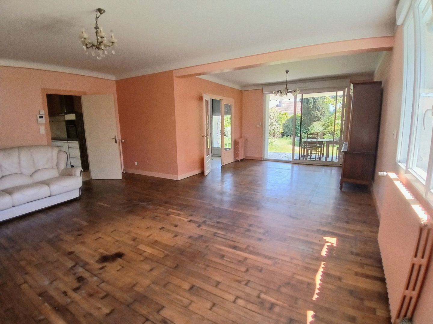 3 bedroomed Pavillion style house on one level with an acre of land for sale Dordogne