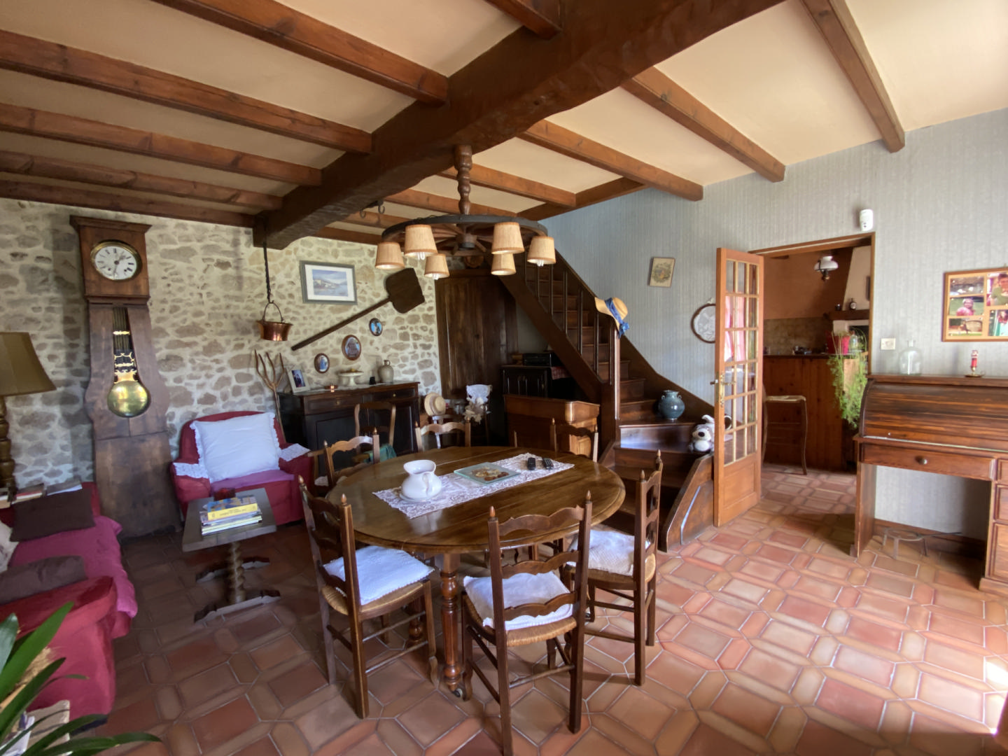 Brossac area. Charming cottage with development potential.