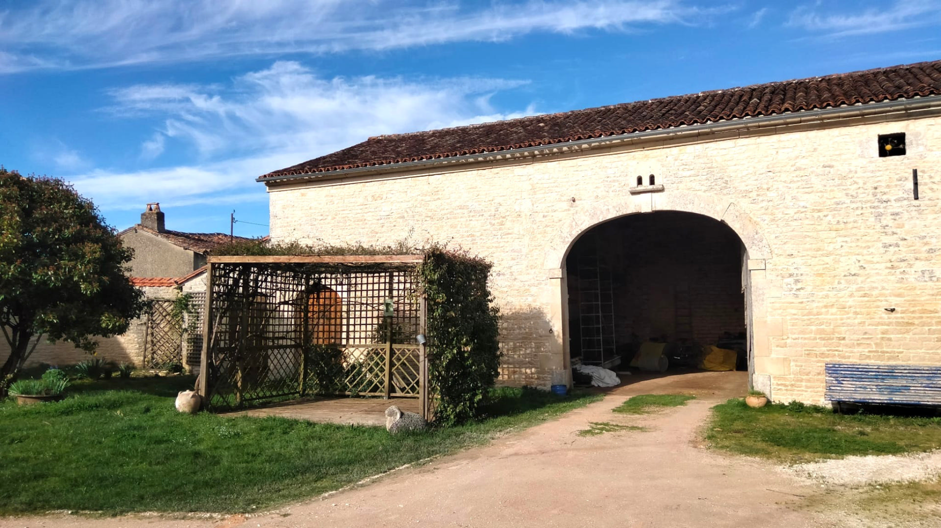 Golden Stone Rustic 4 Bedrooms, independent Appartment, Barns - Charente