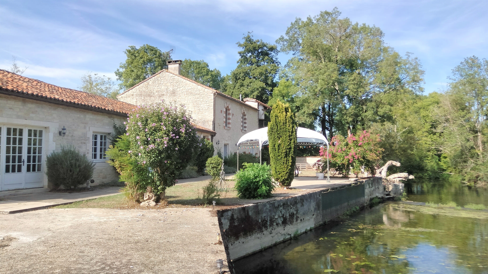 House in Luxe - view 1