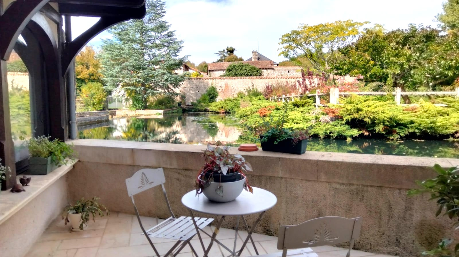 Stunning Historic Old Stone Mill, In the Heart of a Village, Outbuildings, River Views – Lizant (Vienne)
