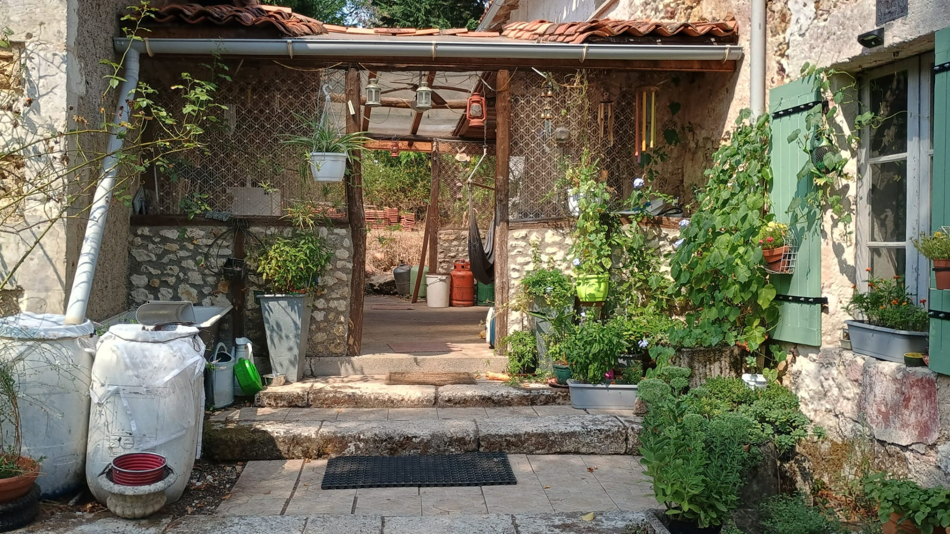 House in Vanxains - view 1
