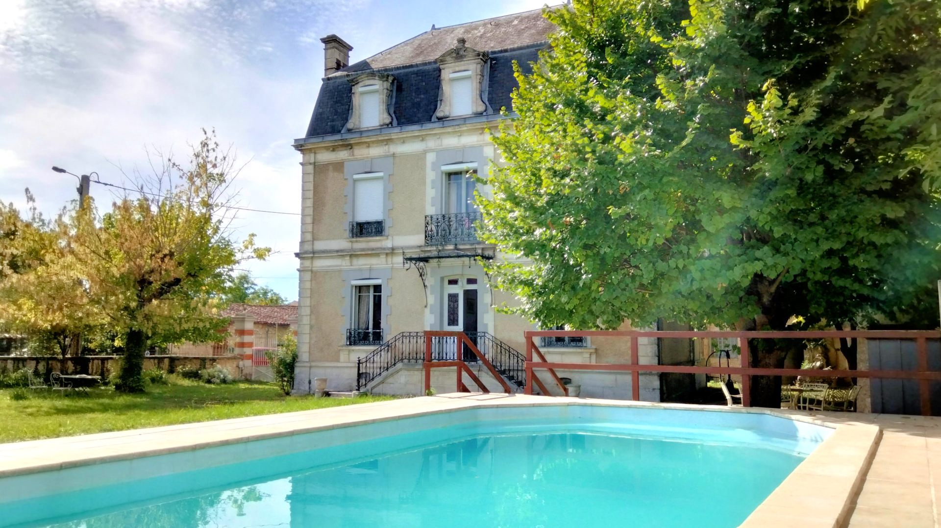 5 bed, Maison de Maître, Pool, Gîte, Fast Internet, Nr. Angoulême
