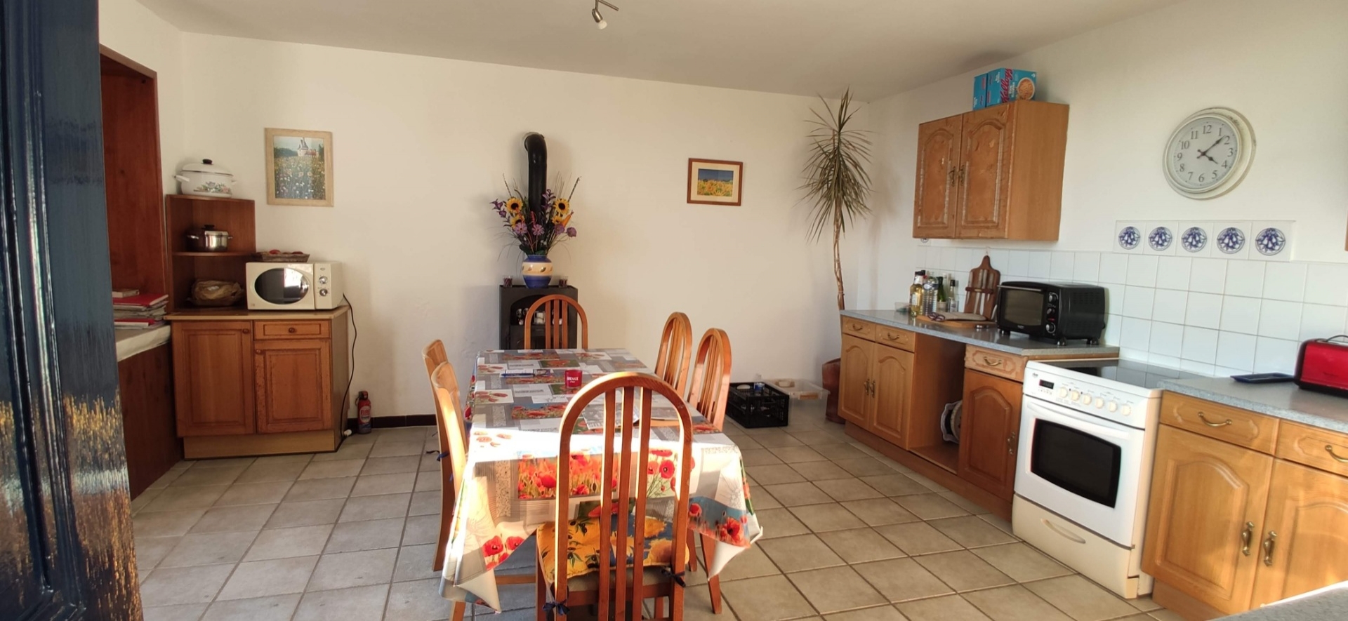 Farmhouse 3 bedrooms, guest house, outbuildings and garden, Chef Boutonne