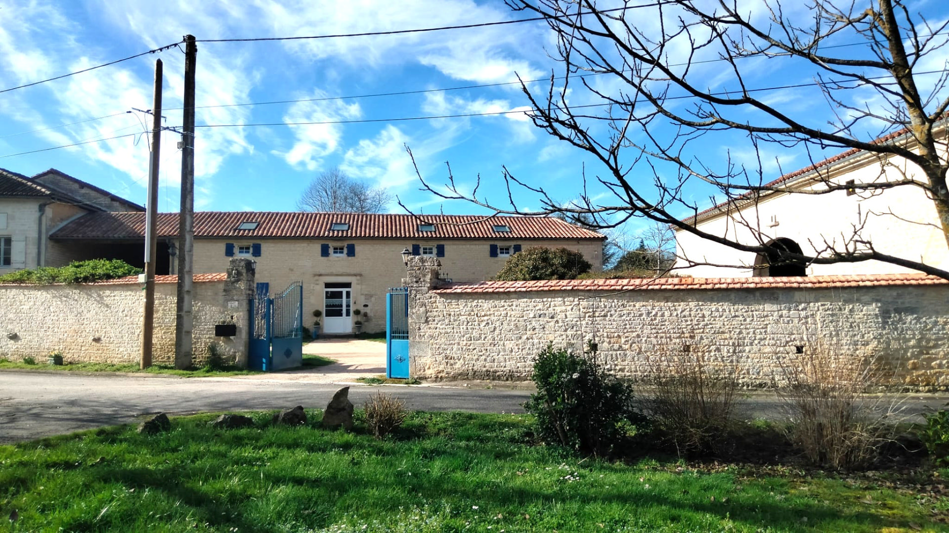 Golden Stone Rustic 4 Bedrooms, independent Appartment, Barns - Charente