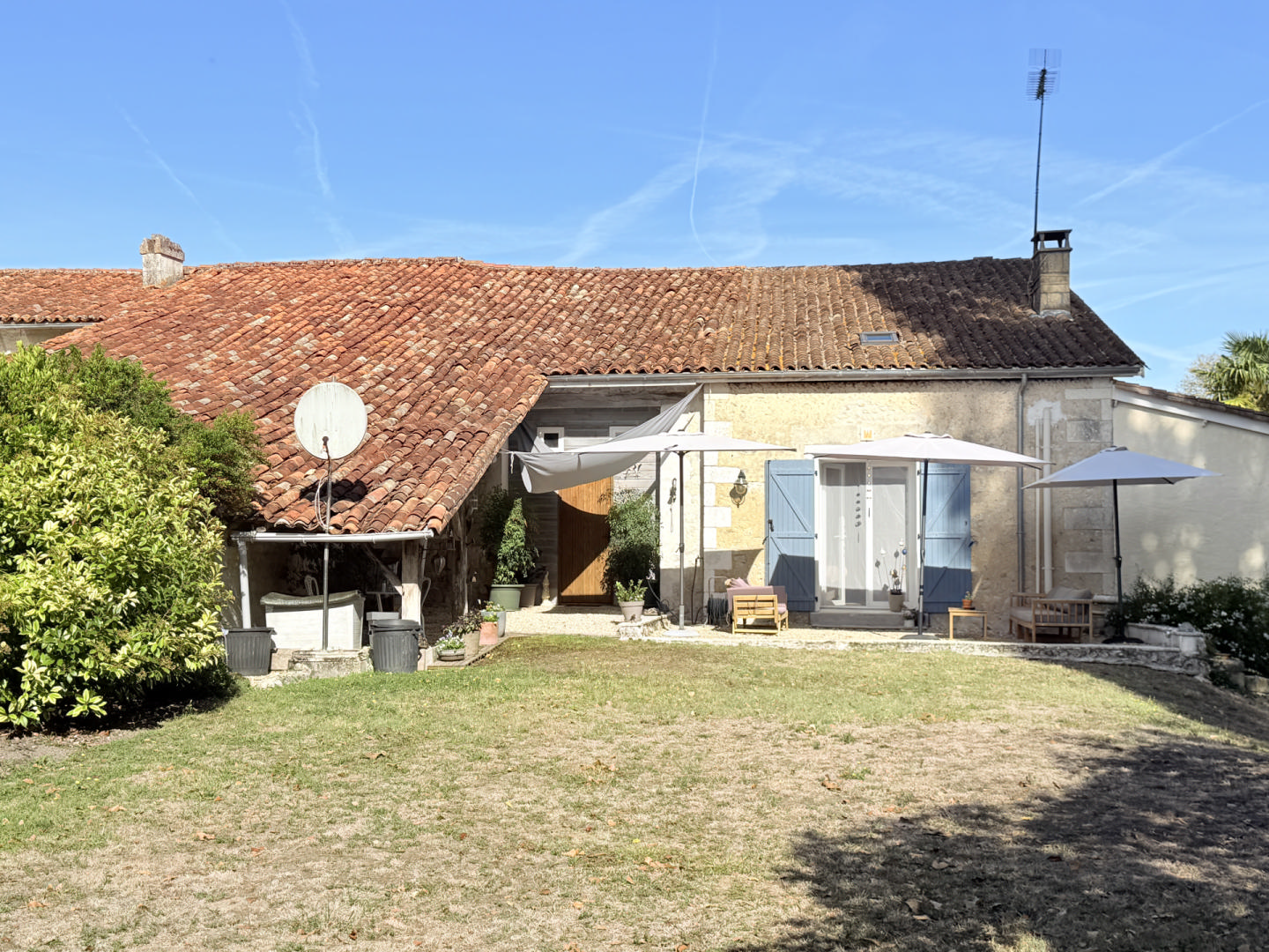 House in Saint-Laurent-des-Combes - Image 2