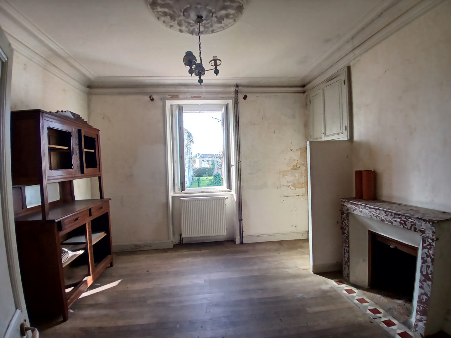 Enormous house for sale with character. Possible B&amp;B, Hotel or Restaurant. Garden and Garages