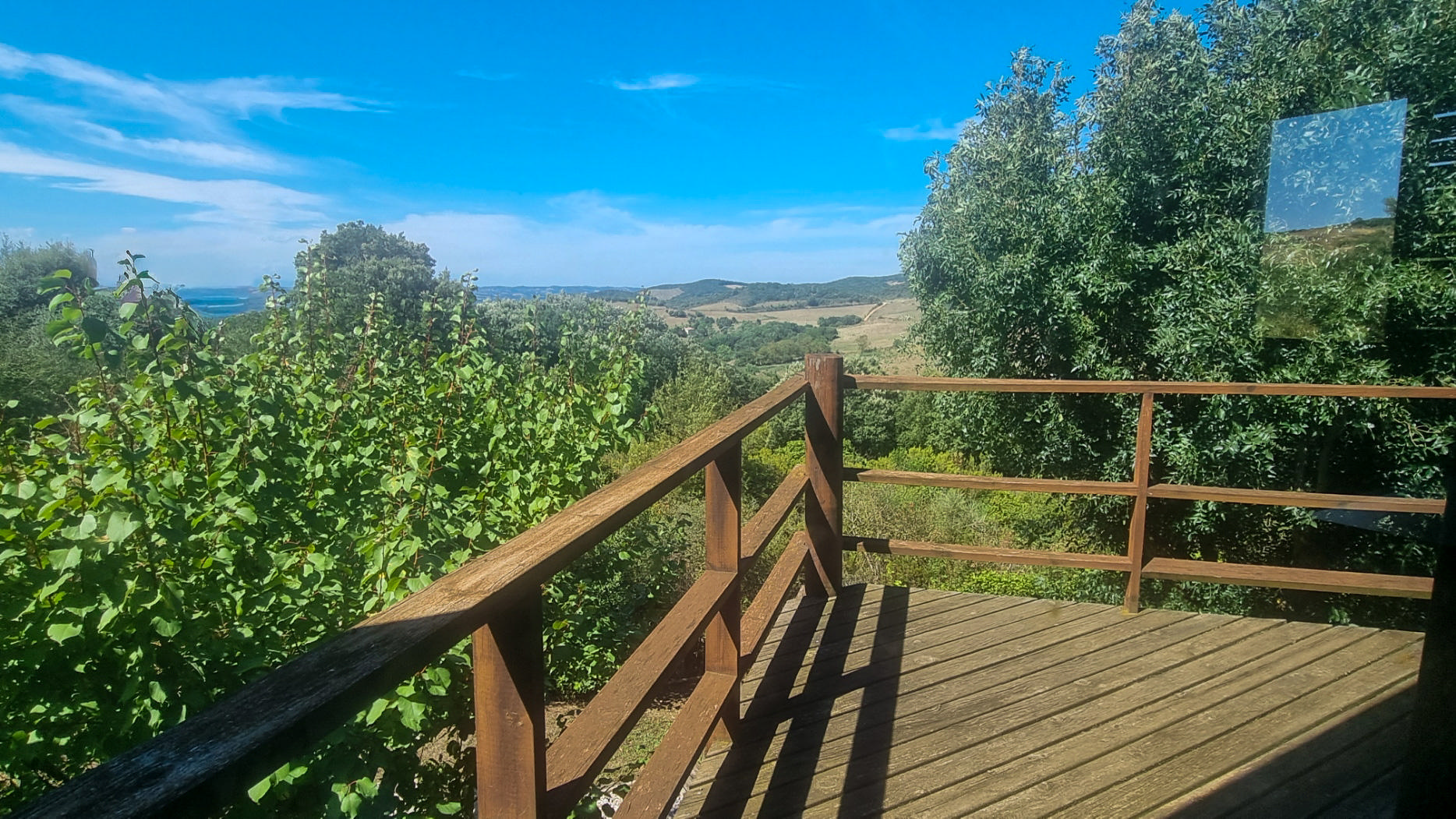 Charming Bespoke 4 bedroom Wooden Home in a Peaceful Woodland Setting. Stunning Mountain Views