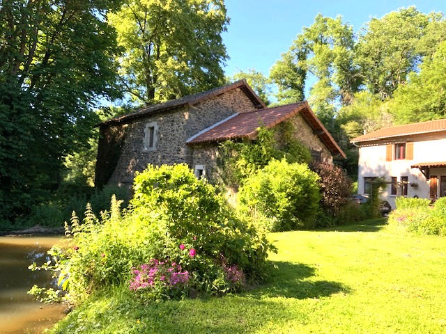 Beautifull Old Mill House, 4 Beds, Gîte, Riverside, Outbuildings, Views