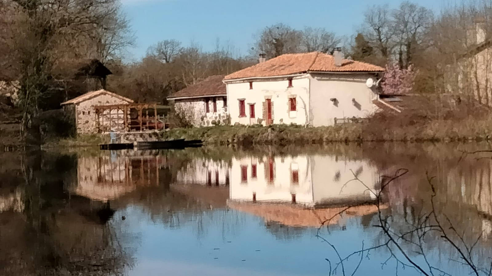 Lakeside Paradise 3.8 Ha, Old Mill,  Gîte, Views, Outbuildings, Woodland