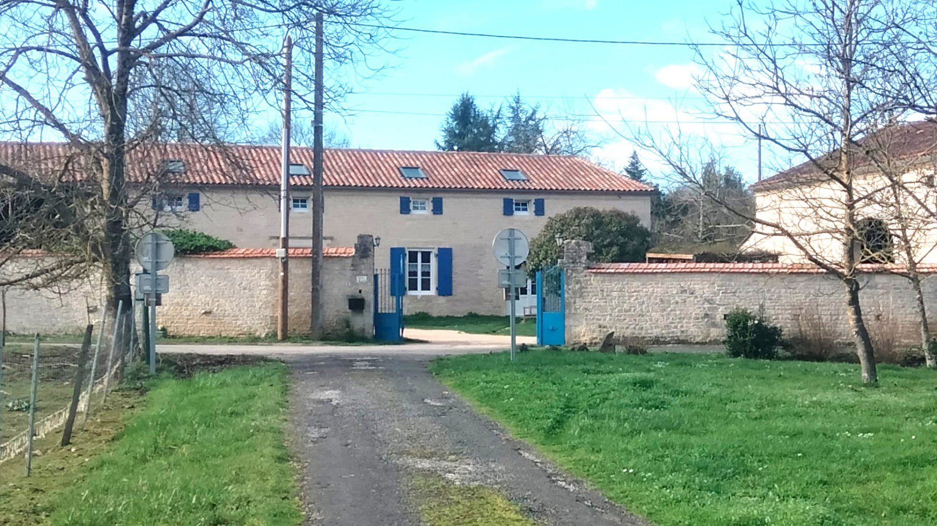 Golden Stone Rustic 4 Bedrooms, independent Appartment, Barns - Charente