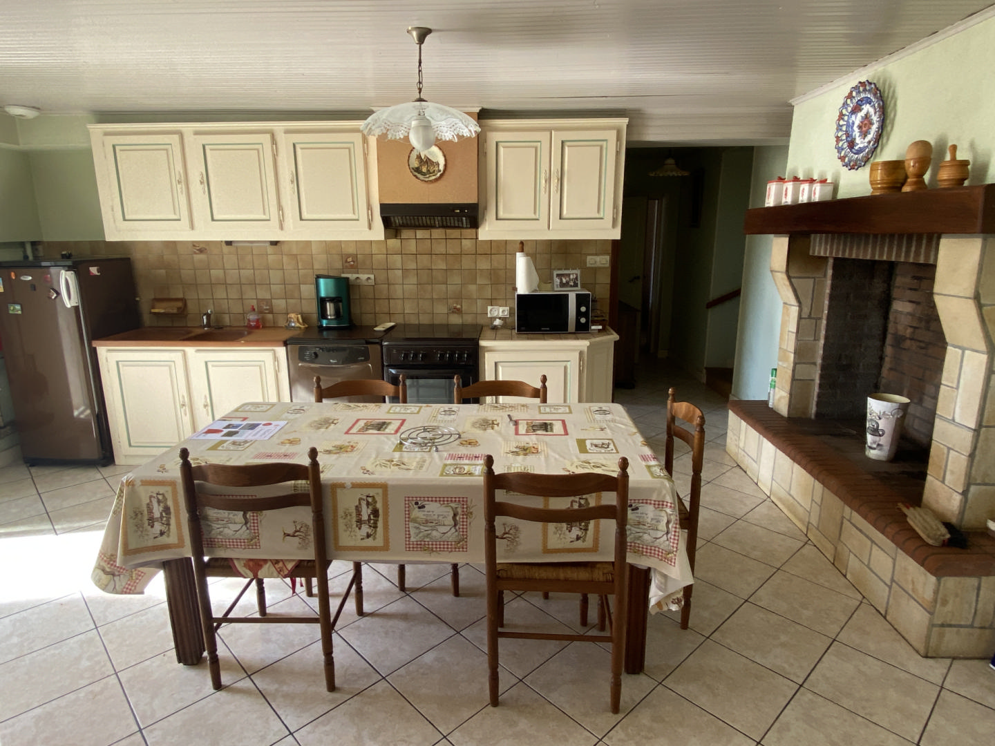 Charming Single-Story Country House with Outbuildings - Bors-de-Montmoreau