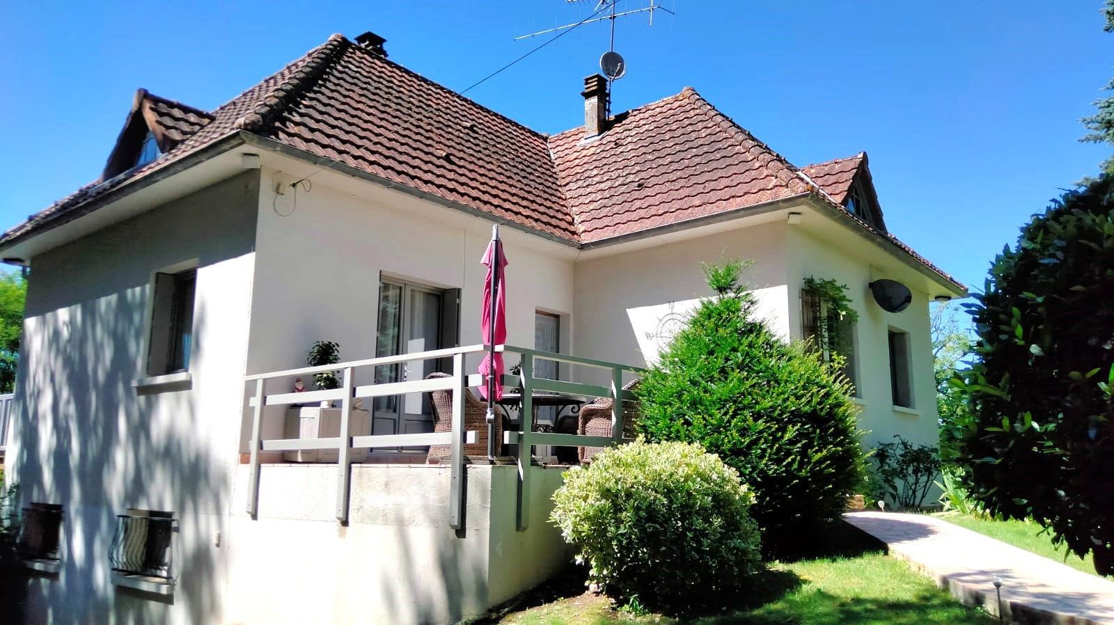 Country House 5 beds, Views, Gîte, Outbuildings, Fishing Stream