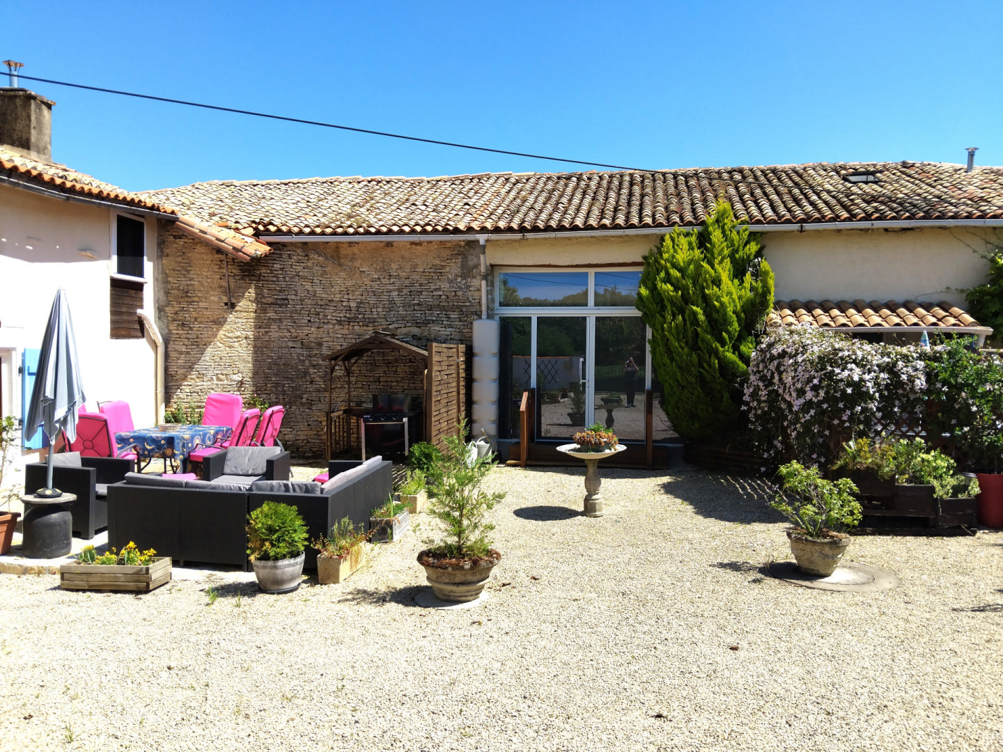 Beautiful Old Stone Gite Complex, 3 Gîtes, Spa, Pool – Messé (Deux-Sèvres)