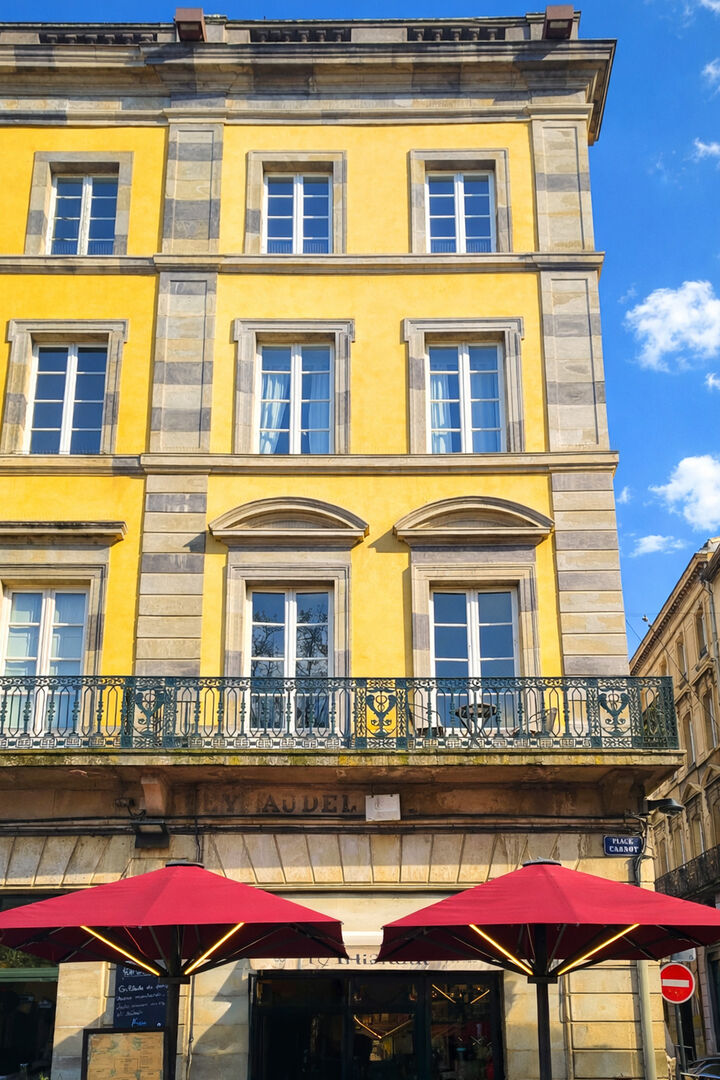 Charming 2 Bedroom 2nd Floor Apartment in the Heart of Carcassonne
