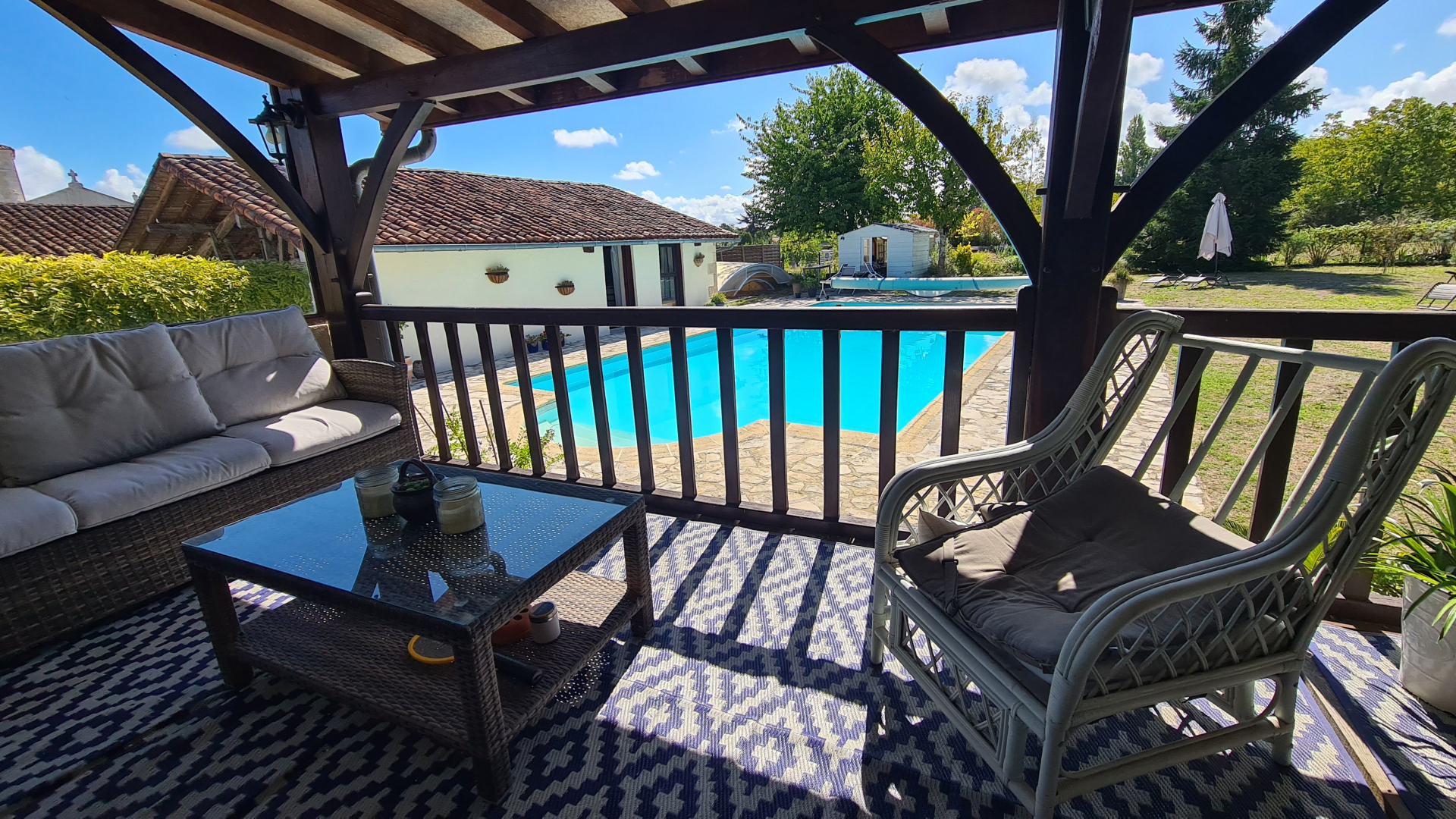 Magnificent village house with 2 guest houses and swimming pool.