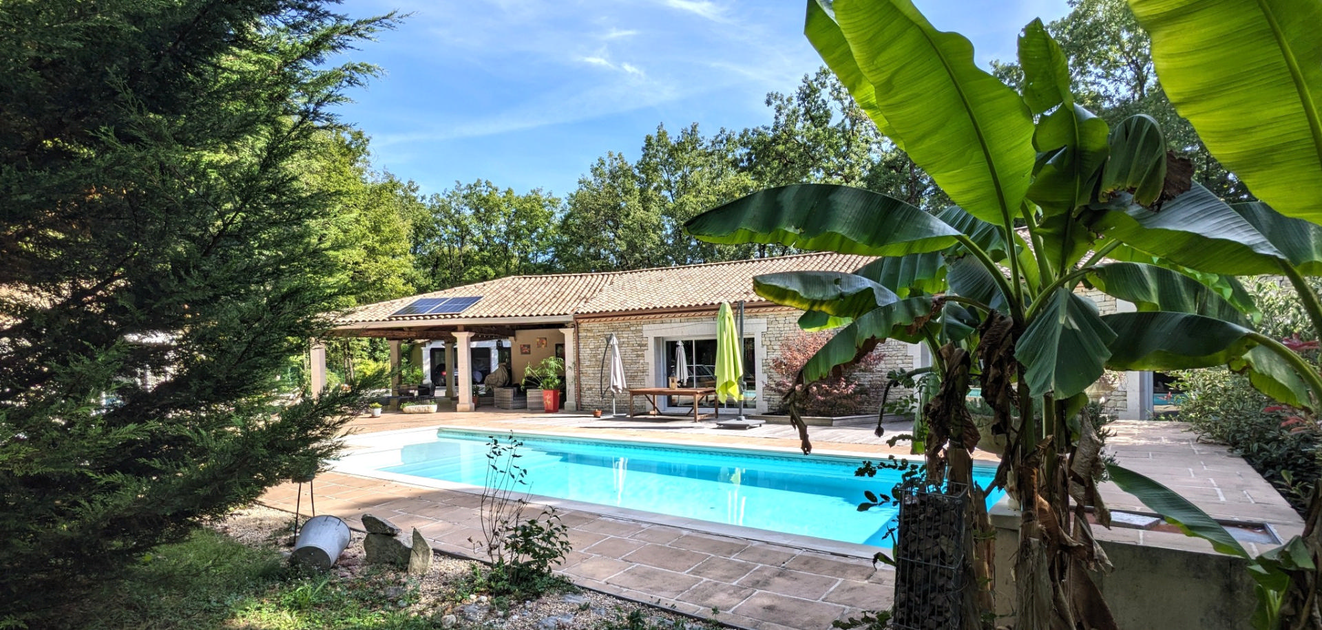 Woodland Lodge, 1.5 Ha, 5 Bedrooms, Pool, 43 m² Covered Terrace, Nr Angoulême