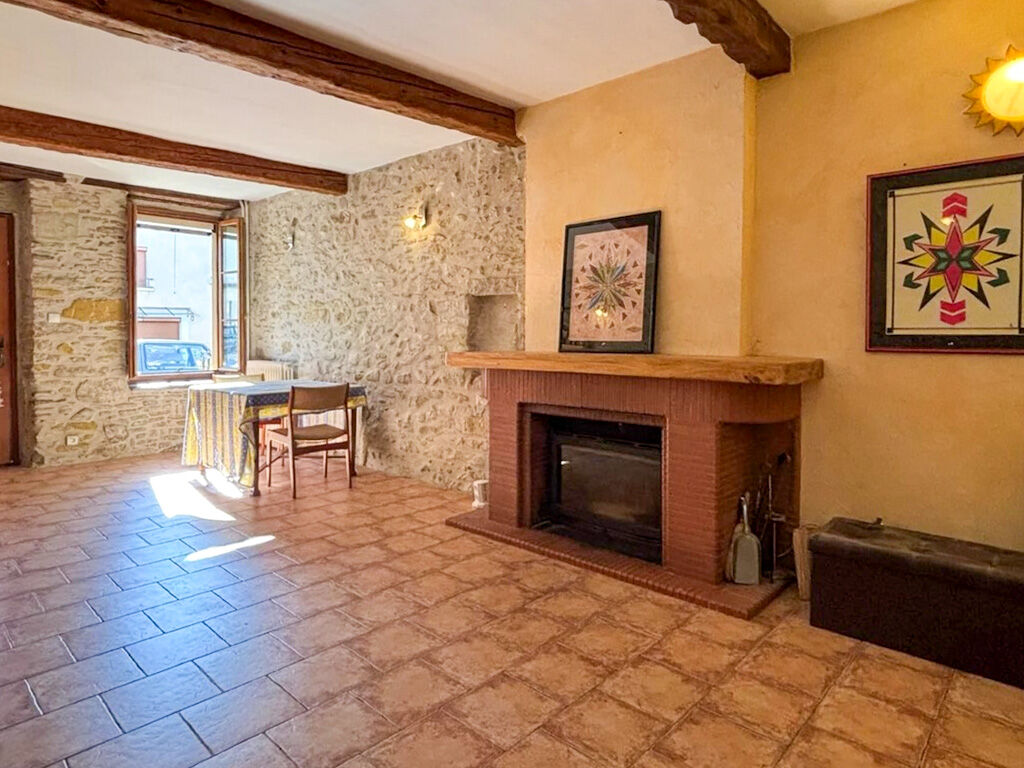 Character 5-Bedroom Townhouse with Garage in the Heart of Chalabre