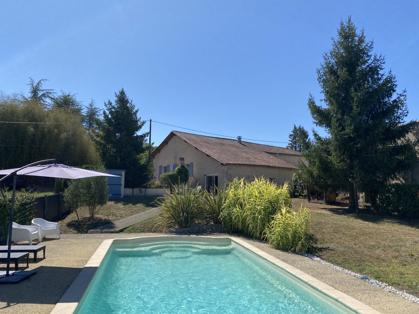House in Saint-Romain - view 1