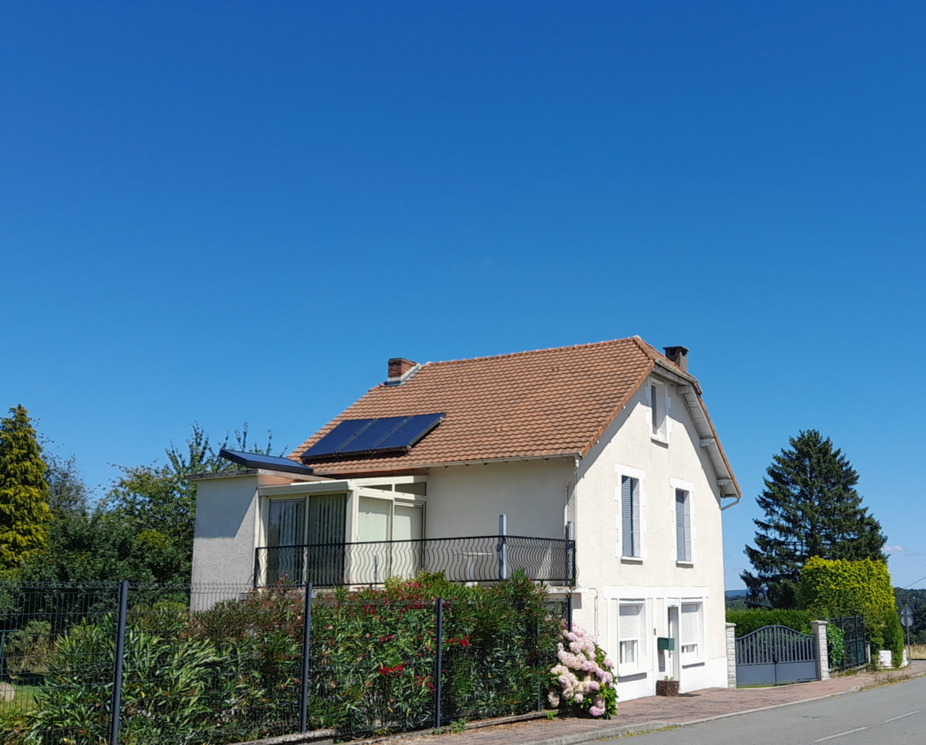 Super energy efficient house for sale 3 beds, Dordogne. With solar panels. Poss B &amp; B.