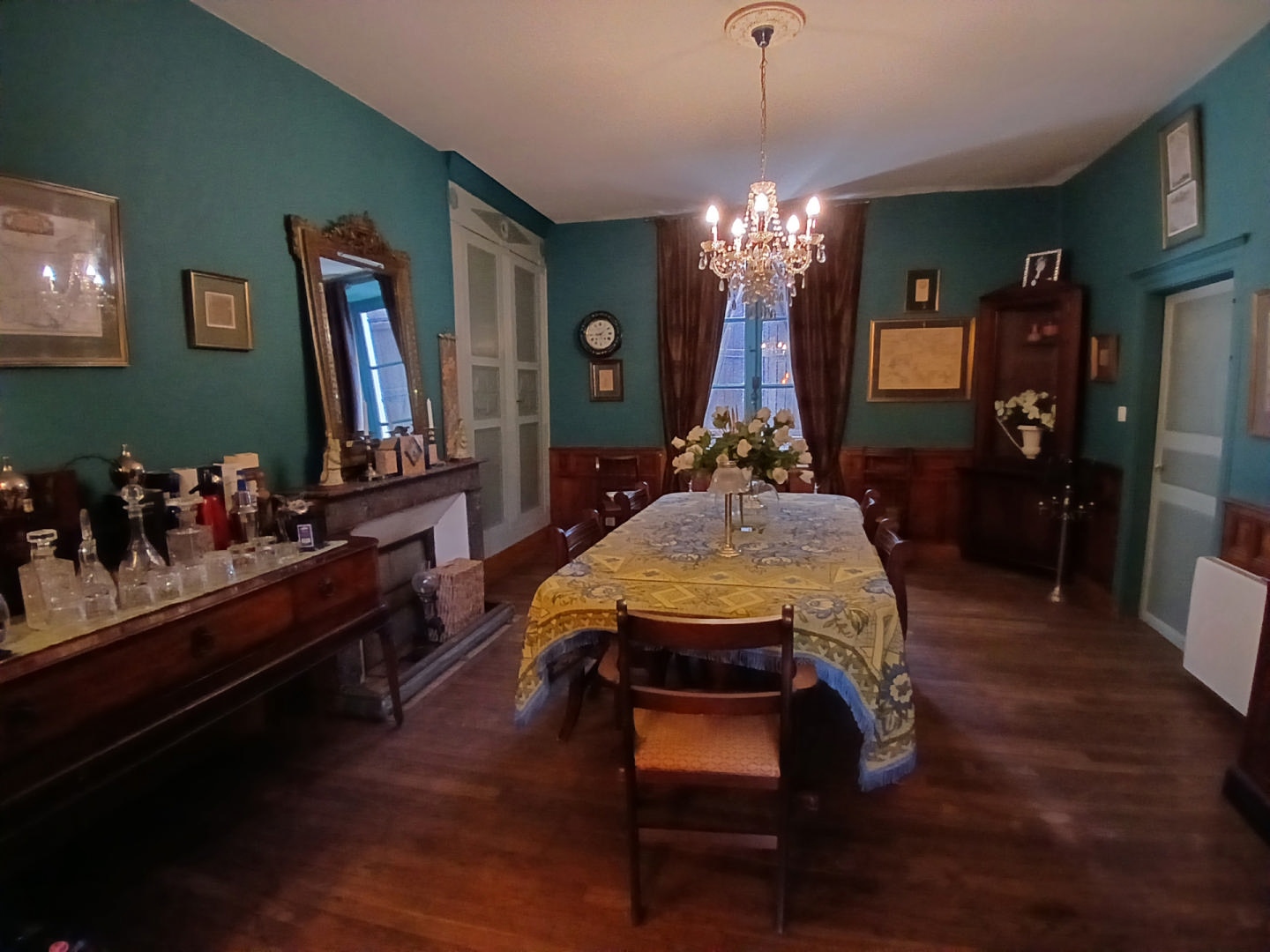 A very Grand Dordogne Village house for sale with views of the château. 14 rooms.