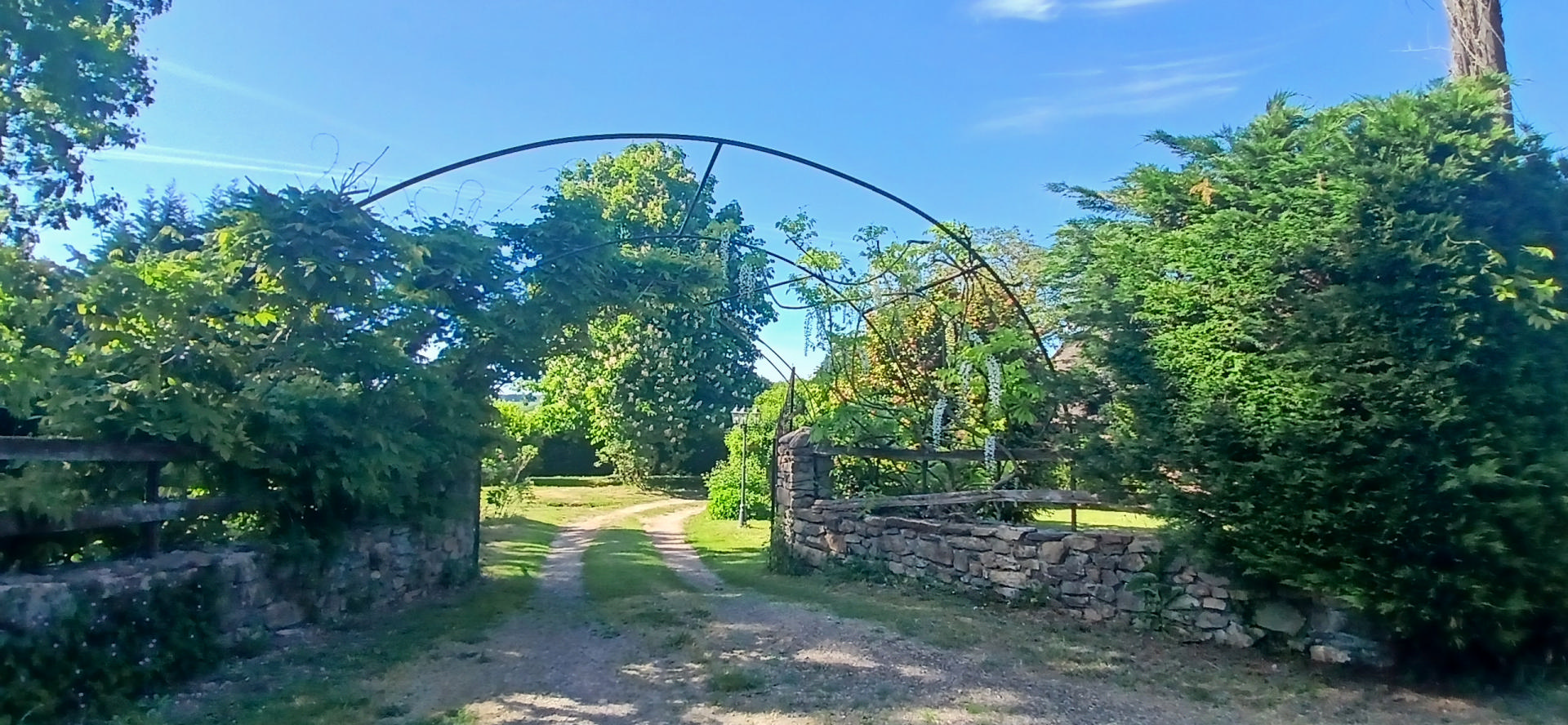 Character stone house with studio apartment, garage and garden for sale Dordogne