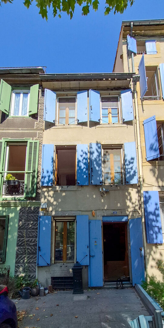 Character 5-Bedroom Townhouse with Garage in the Heart of Chalabre