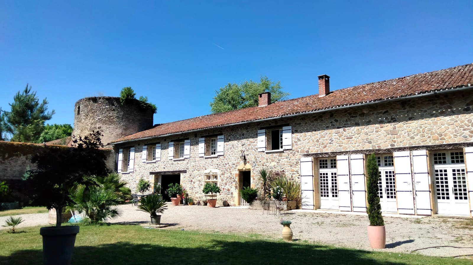 Historic Estate XV century, Revenu Potential, Guest Cottages, Outbuildings, 2.8 Ha