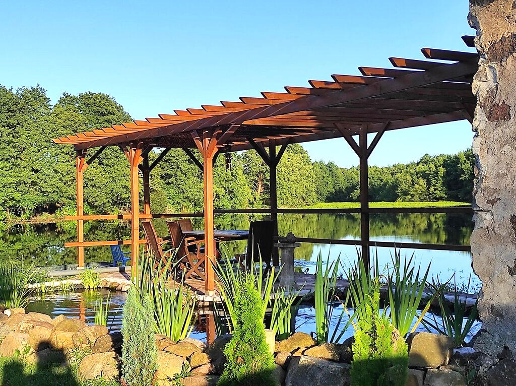 Lakeside Paradise 3.8 Ha, Old Mill,  Gîte, Views, Outbuildings, Woodland
