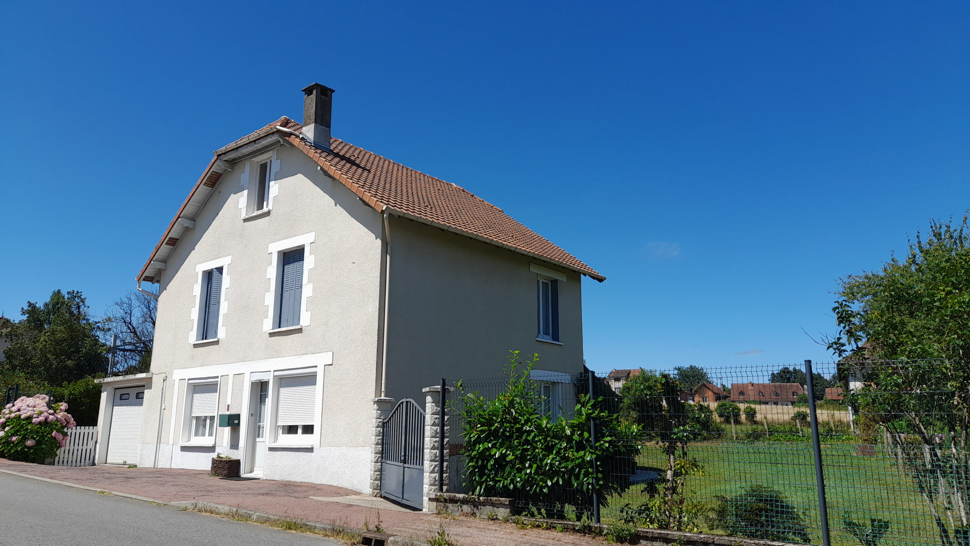 Super energy efficient house for sale 3 beds, Dordogne. With solar panels. Poss B &amp; B.