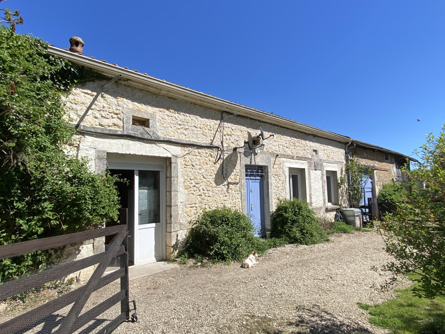 Riverside Character Property with Superb Equestrian Facilities and Income Potential