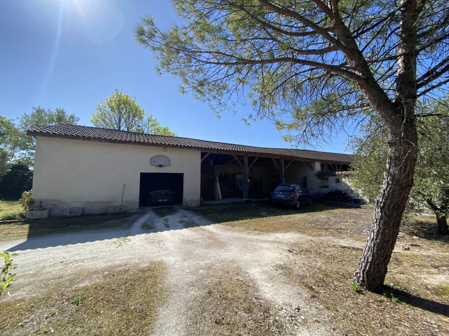 Near Aubeterre - 5 bedroom country house with oubuildings. Fixed price.