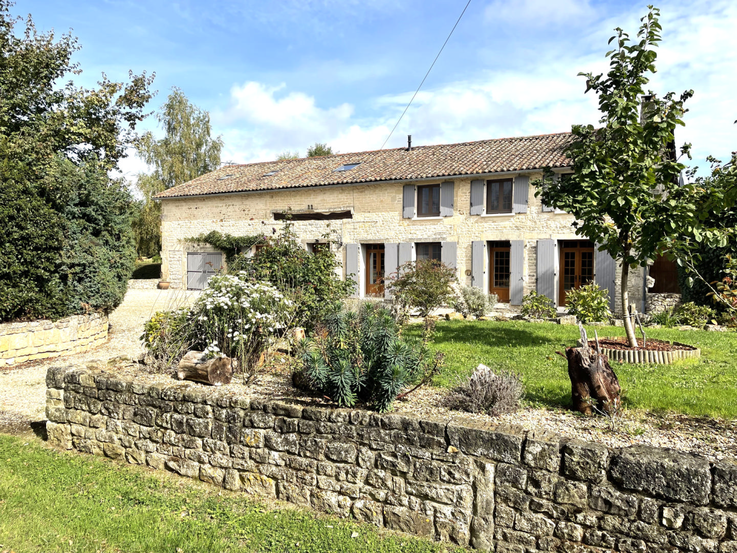 House in Lorigne - view 1