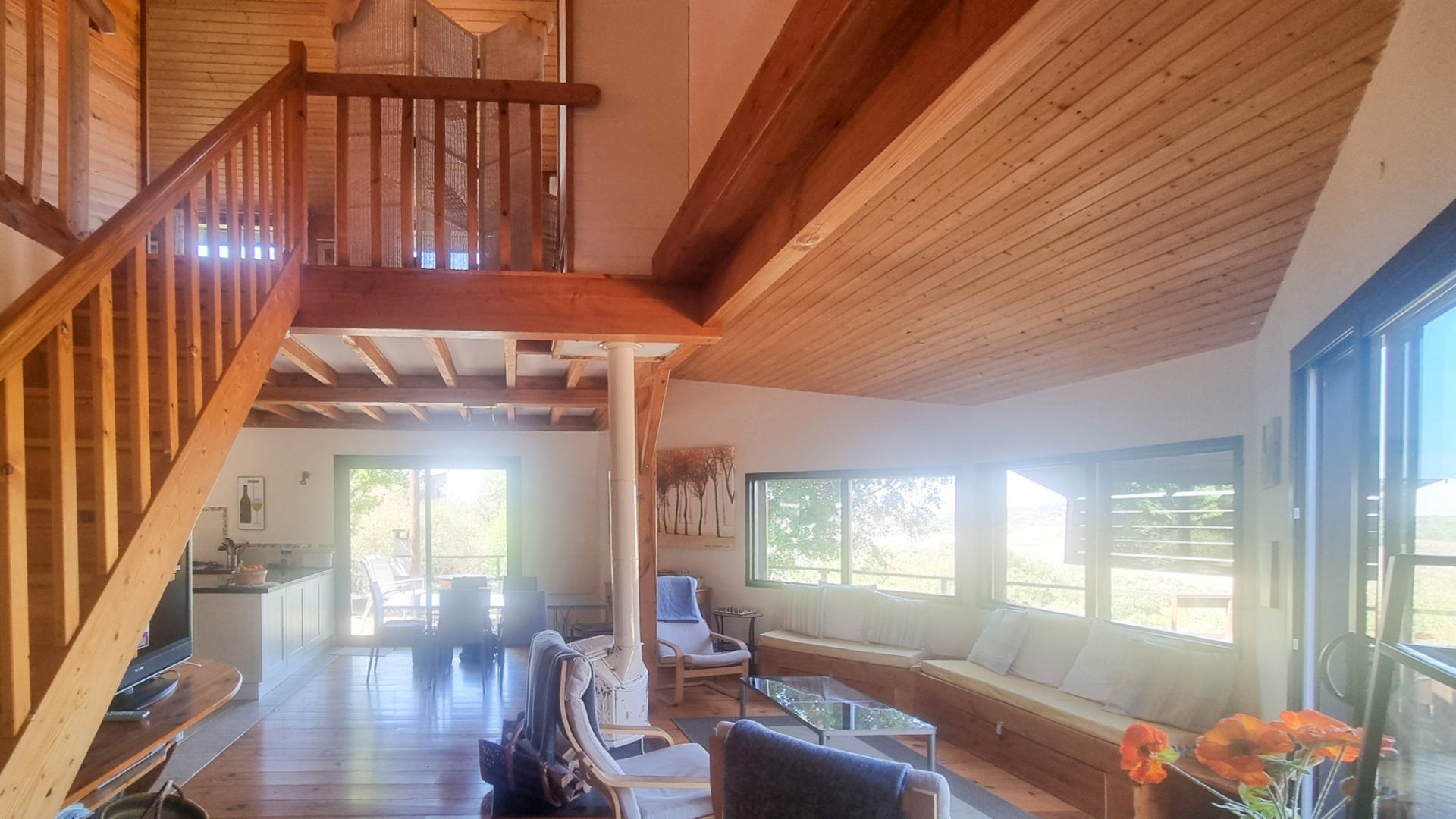Charming Bespoke 4 bedroom Wooden Home in a Peaceful Woodland Setting. Stunning Mountain Views