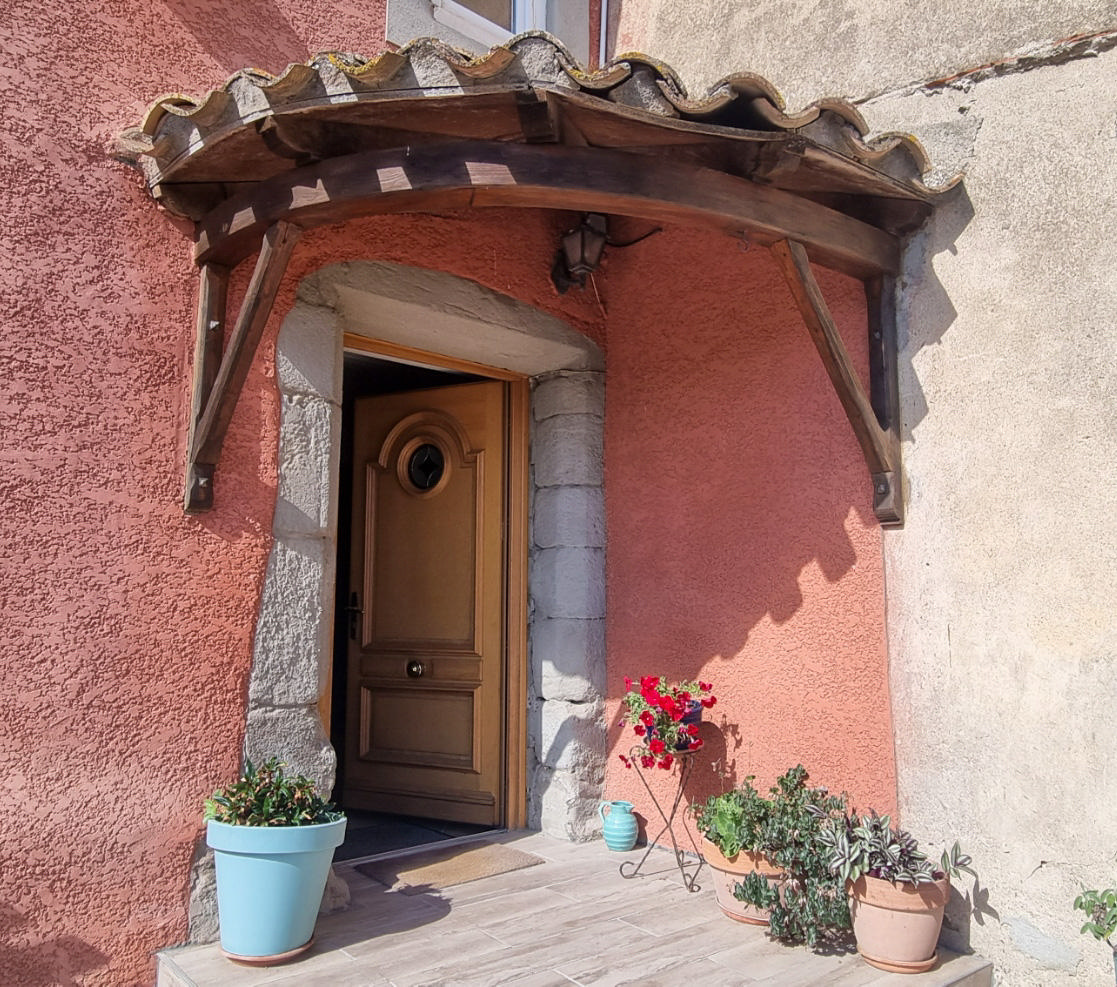 Charming Historic stone Village Home with Garden, Pool &amp; Outbuildings — Just 5 Minutes from Carcassonne