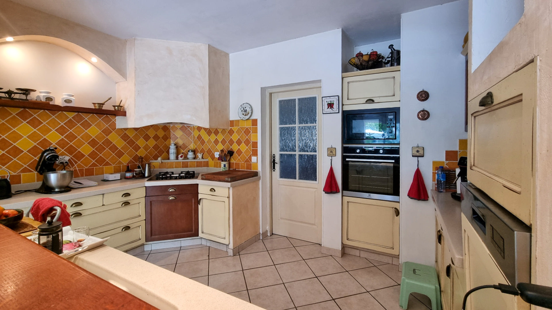 Spacious Countryside Residence with Pyrenean Views, Outbuildings, and Development Potential – Between Fanjeaux and Mirepoix
Spacious Countryside Residence with Pyrenean Views, Outbuildings, and Development Potential – Between Fanjeaux and Mirepoix