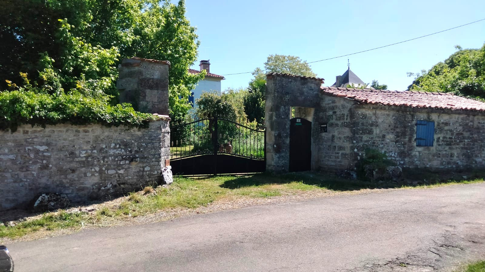 Rustic Country House, 3 Bedrooms, Gîte, Pool, Outbuildings - Fontenille