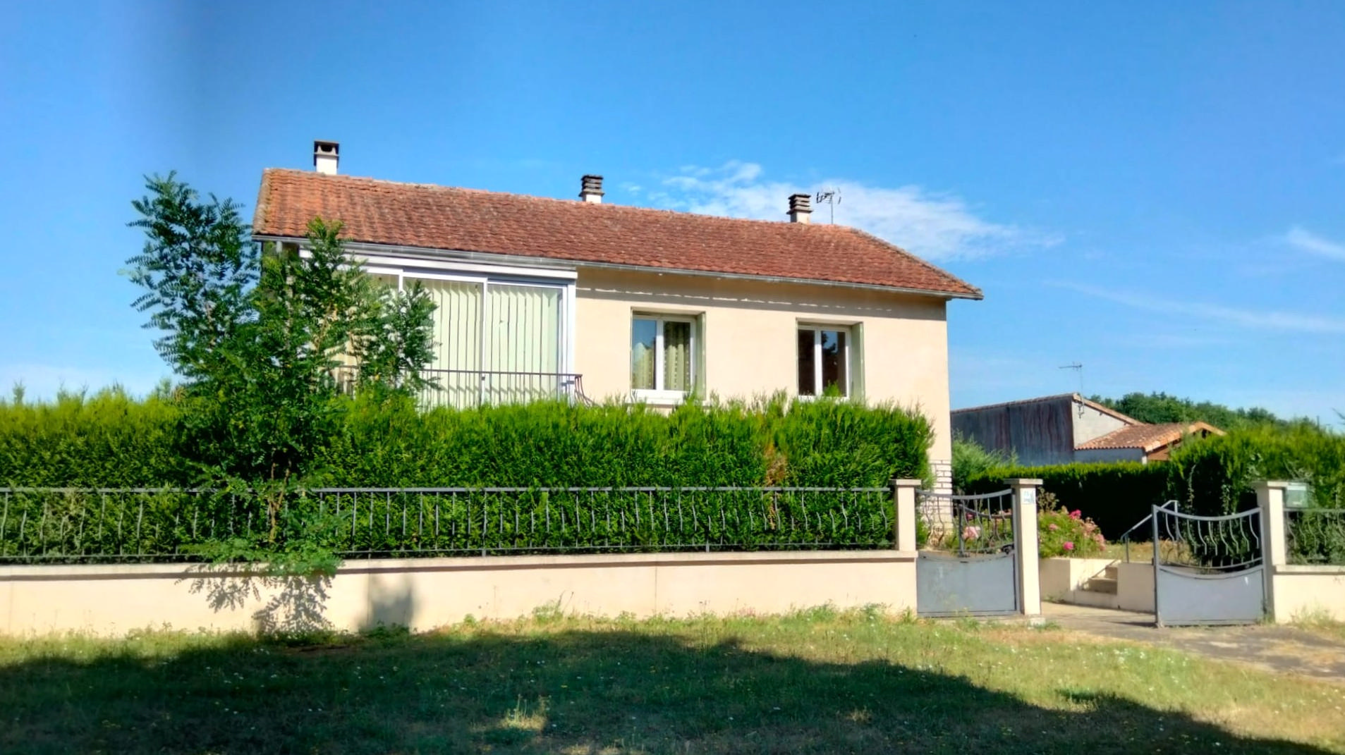 Village House Mauprevoir, Gardens, Garage, Outbuildings, Walk to Shops, 3 Bedrooms, 2 Bathrooms