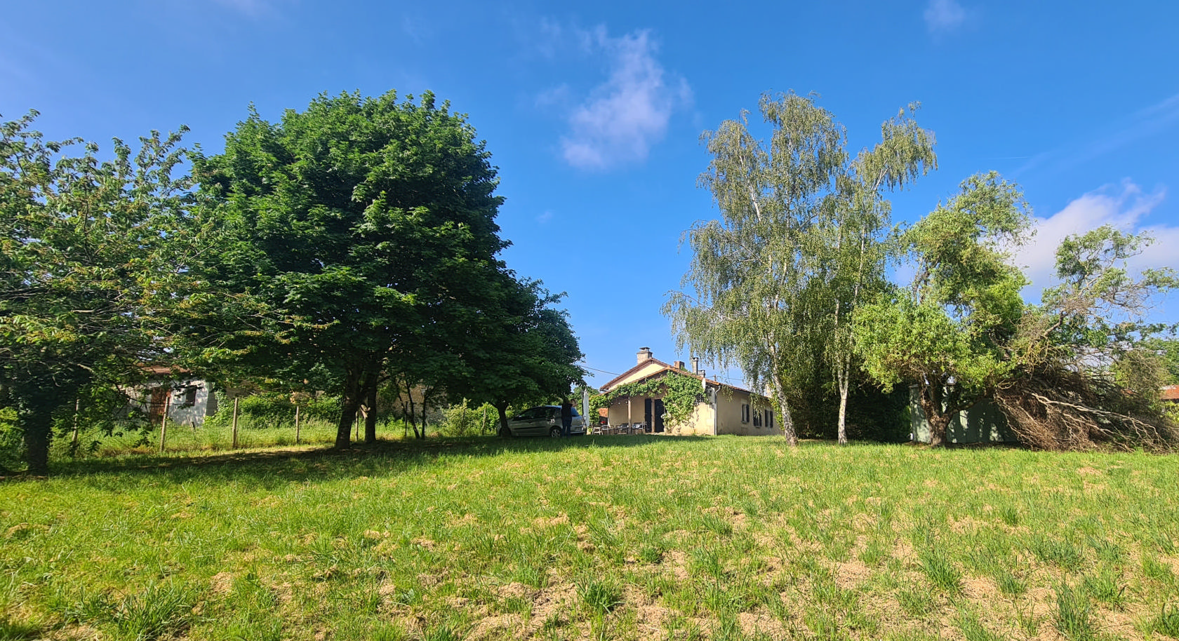Pretty Country Stone Cottage in a hamlet near Aubeterre sur Dronne