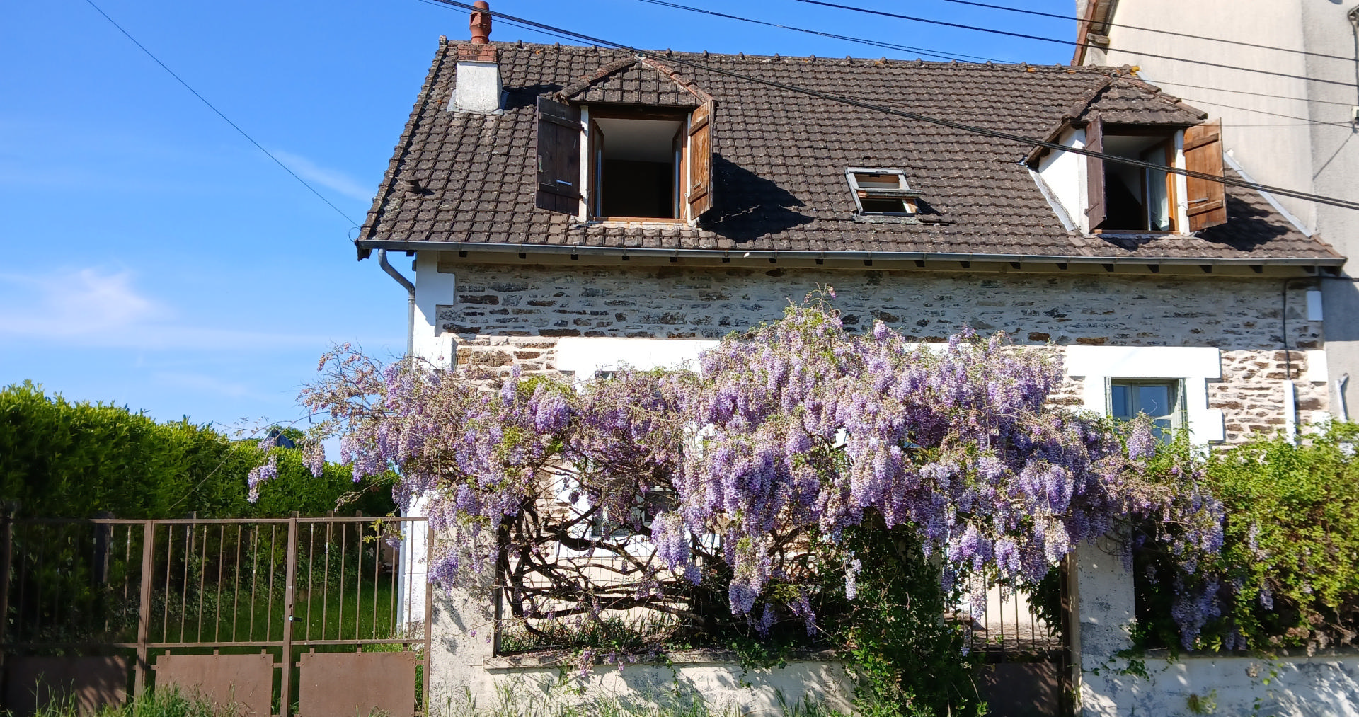 4 bed, 2 baths village house for sale with swimming pool in the Dordogne