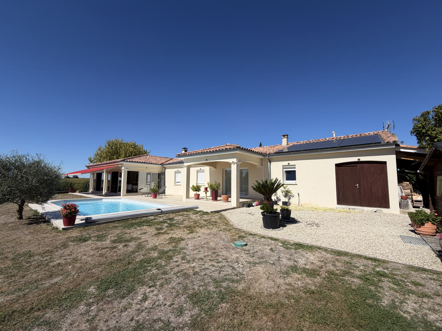 House in Saint-Maigrin - view 1