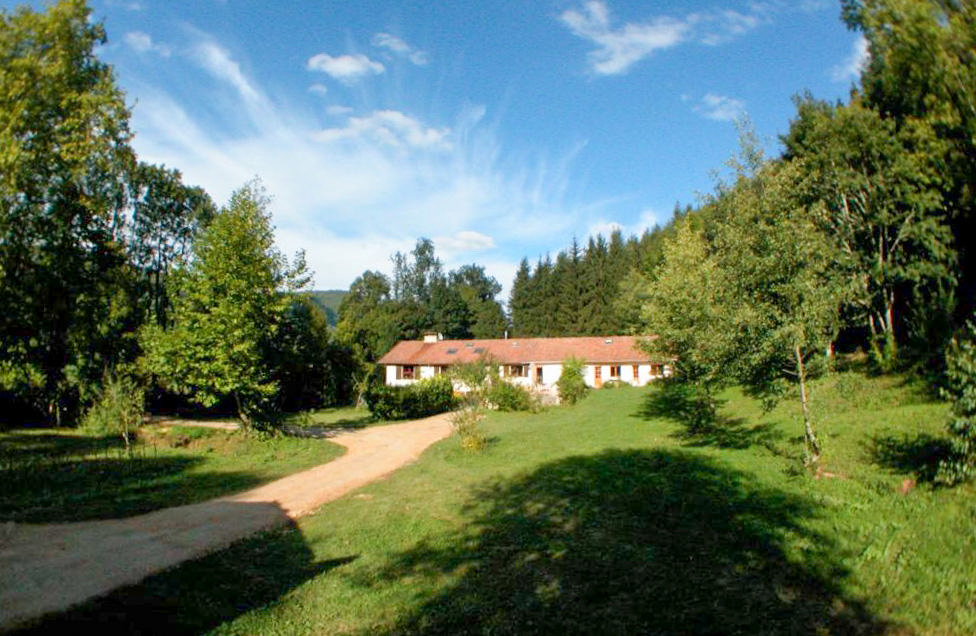 Lovely position, Converted mill with 8 bedrooms and pretty gardens. Income potential