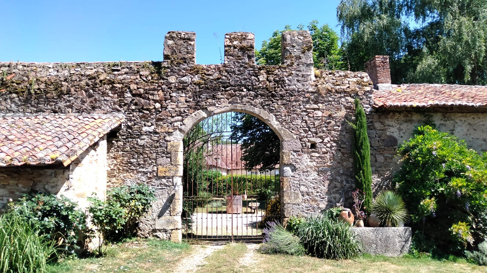 Historic Estate XV century, Revenu Potential, Guest Cottages, Outbuildings, 2.8 Ha